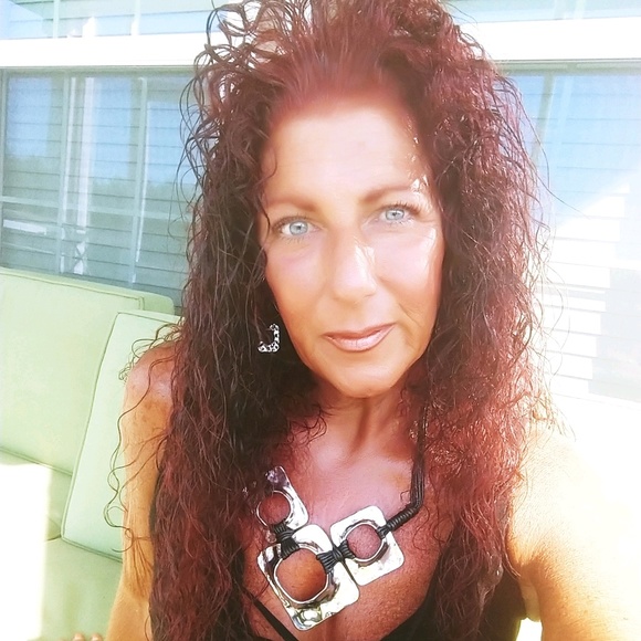 Meet your Posher, Tracy - Picture 1 of 1